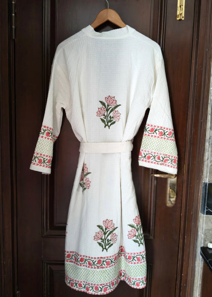 Peignoir blanc et rouge