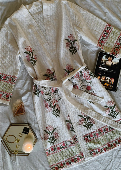 Peignoir blanc et rouge