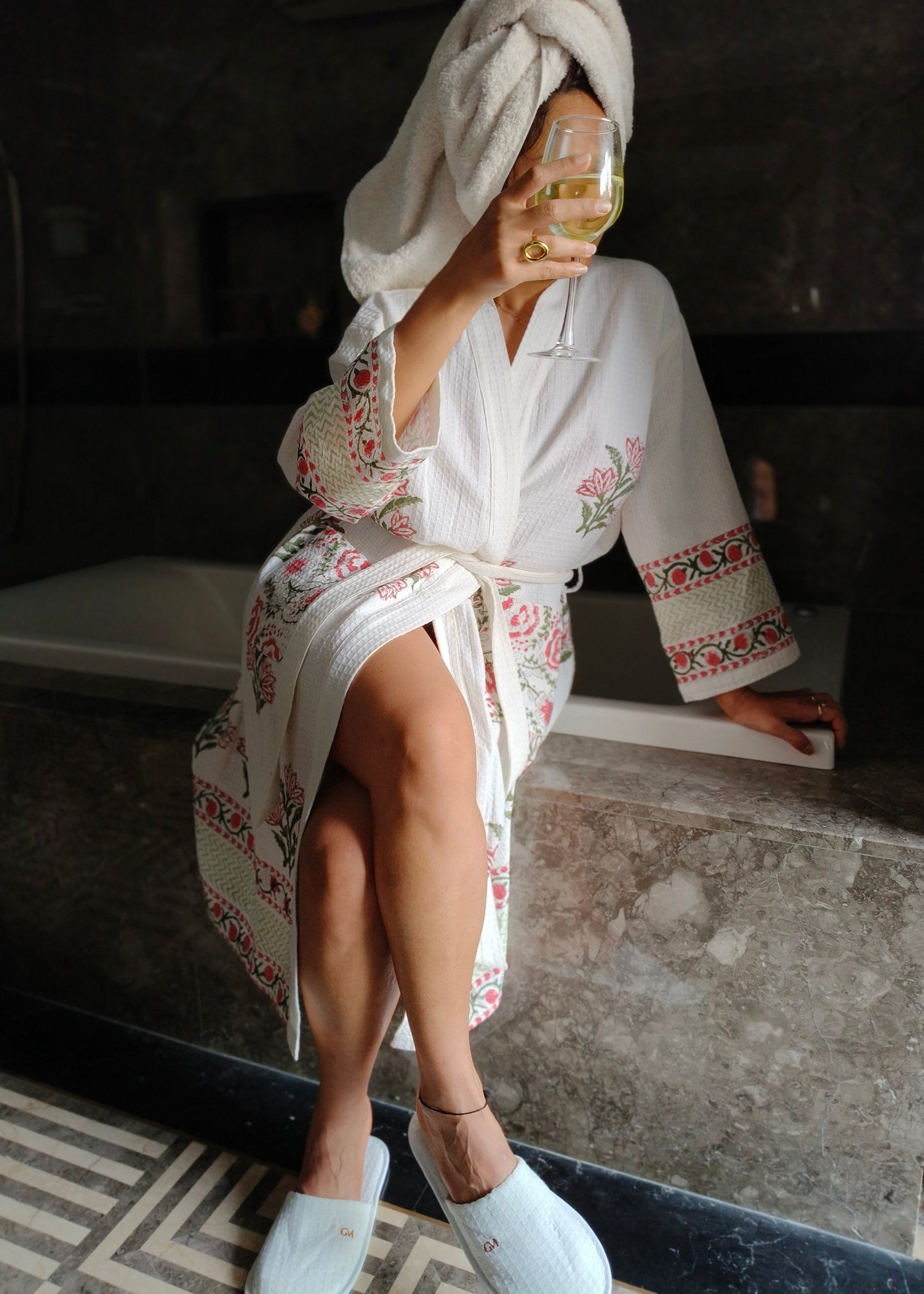 Peignoir blanc et rouge