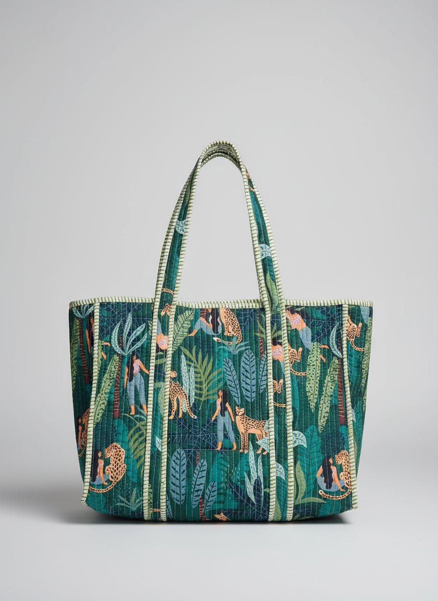 Tote bag with jungle-themed design