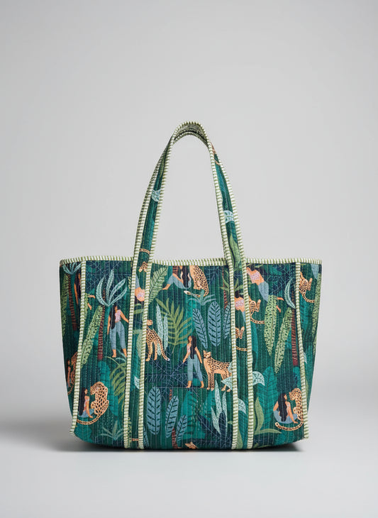 Tote bag with jungle-themed design