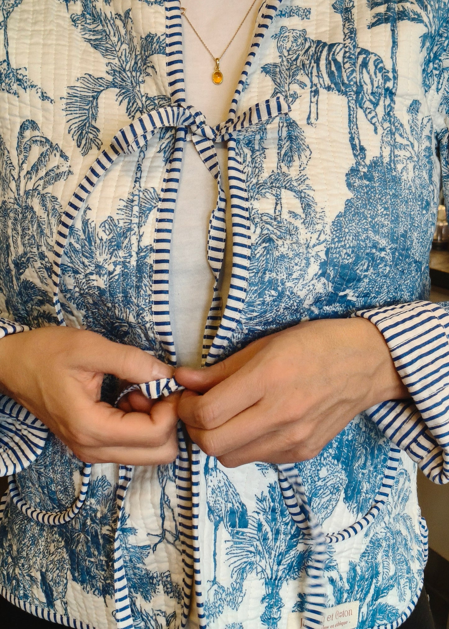 Veste bleue de la jungle