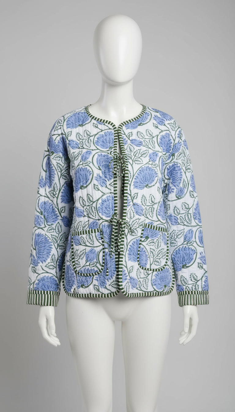 veste à fleurs bleues et vertes